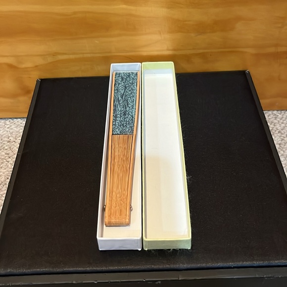 Wooden Folding Handheld Fan - Picture 4 of 6